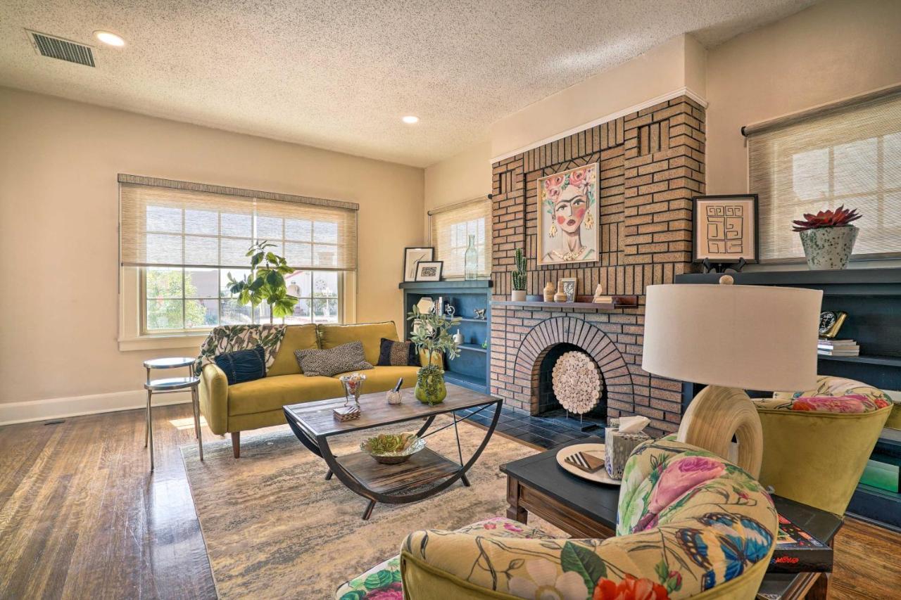Centrally Located Abode With Porch! El Paso