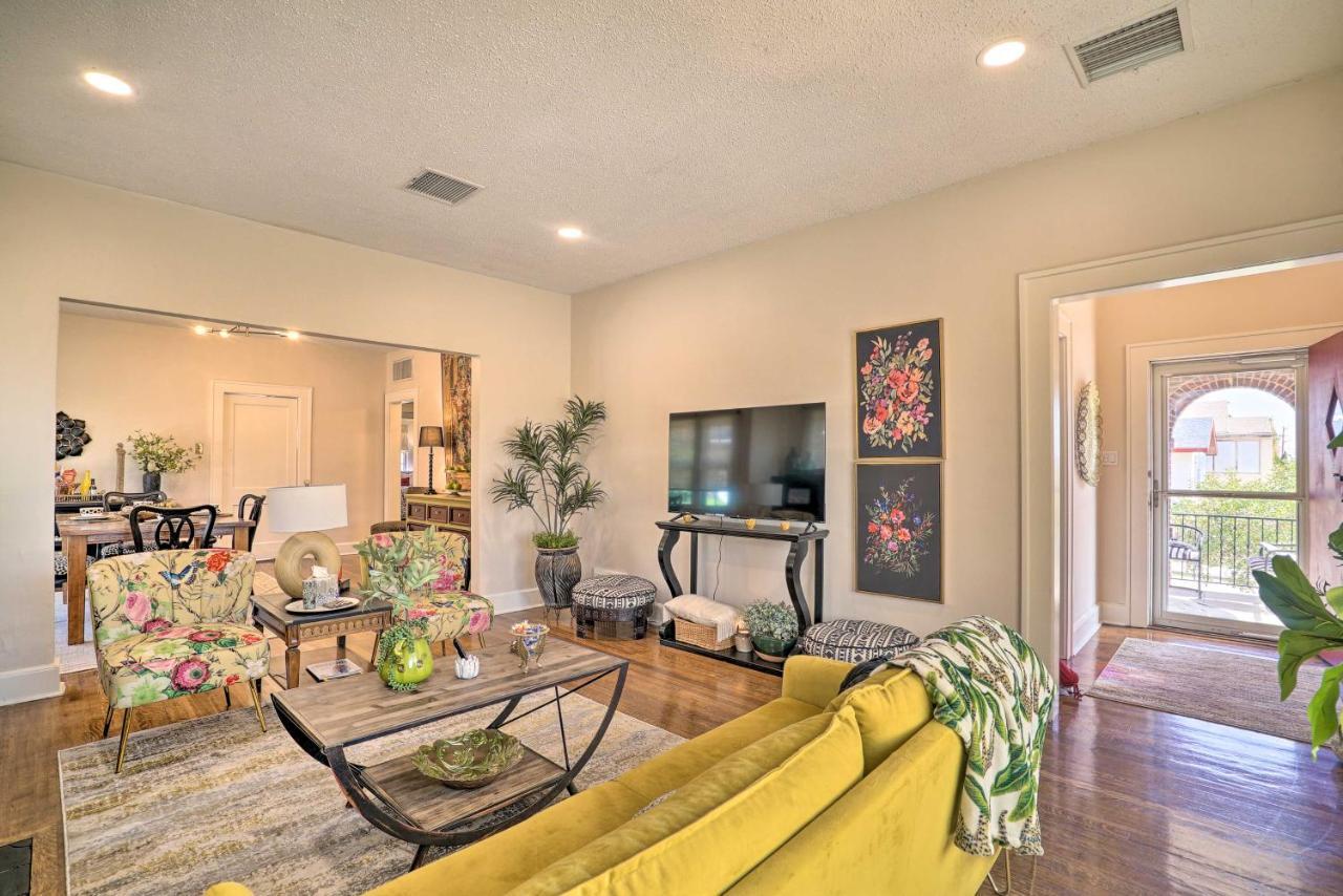 Centrally Located Abode With Porch! El Paso