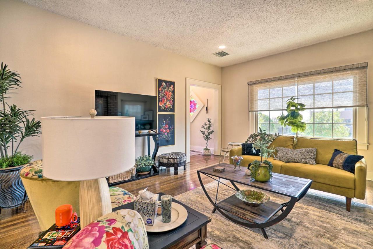 Centrally Located Abode With Porch! *