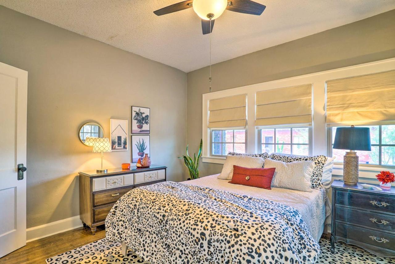 Centrally Located Abode With Porch! El Paso