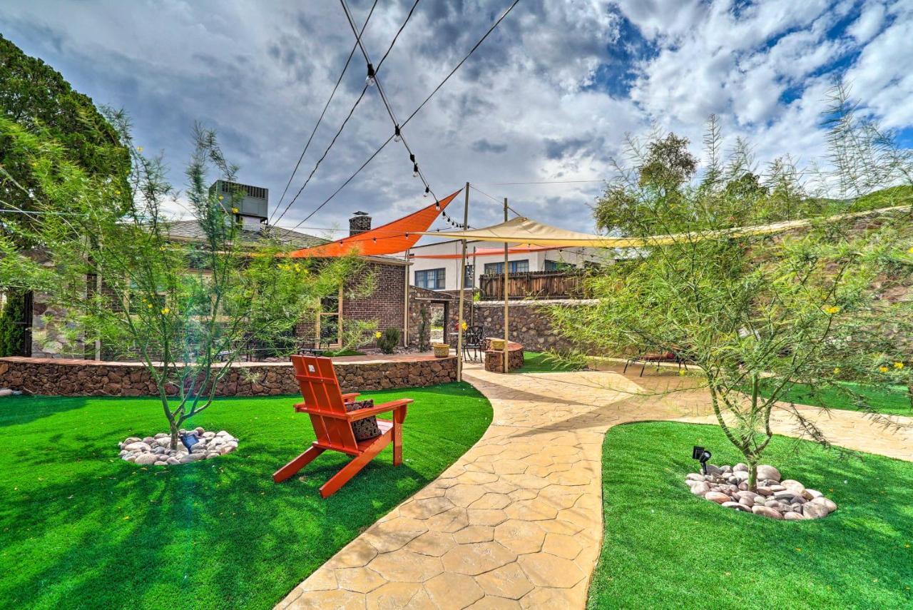 Centrally Located Abode With Porch! Hébergement de vacances